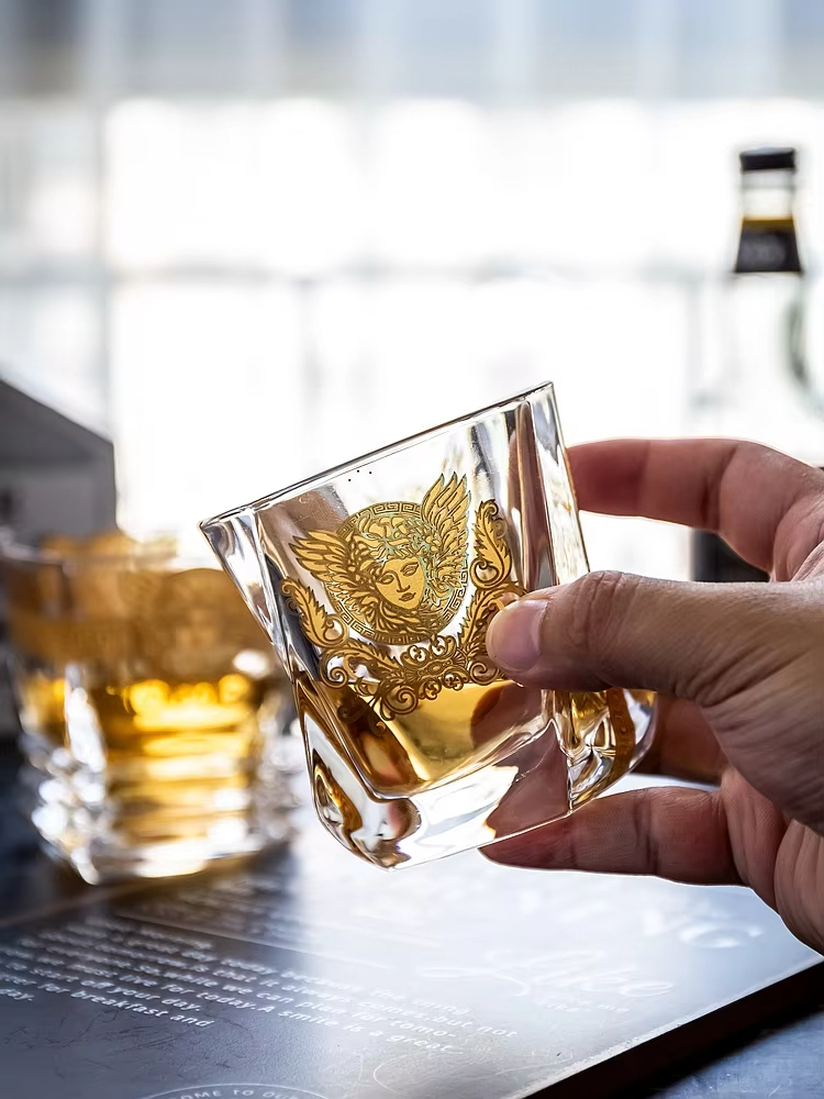 Medusa Gold Head Painted Whisk - Wine Beer And Liquor recensie en prijs